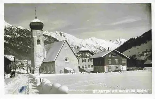 AK / Ansichtskarte 73973662 St_Anton_Arlberg_Tirol_AT Ortsansicht mit Kirche Winterlandschaft