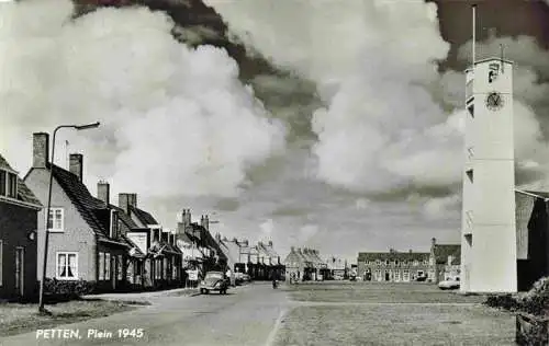 AK / Ansichtskarte  Petten_aan_Zee_Schagen_NL Plein 1945 Kirchturm