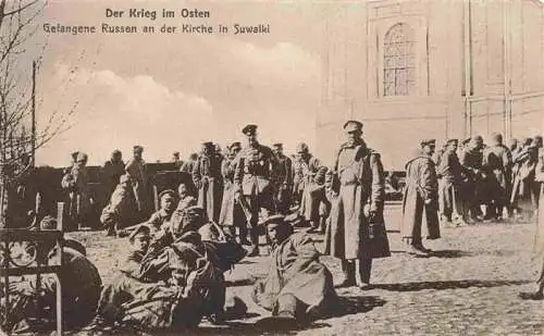 AK / Ansichtskarte 73973936 Suwalki_PL Gefangene Russen an der Kirche Serie Der Krieg im Osten 1. Weltkrieg