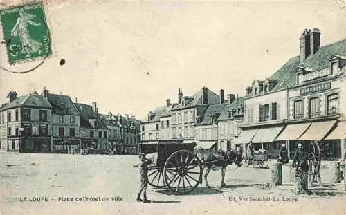 AK / Ansichtskarte  La_Loupe_28_Eure-et-Loir Place de l'Hôtel de Ville