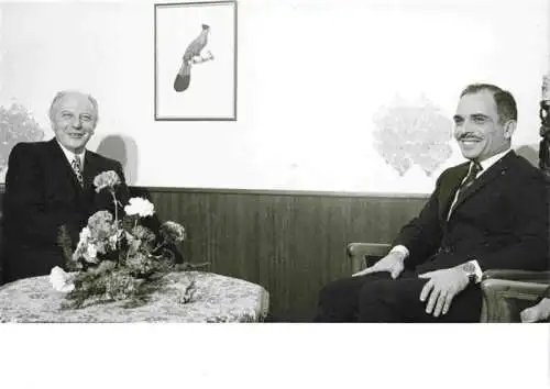 AK / Ansichtskarte 73975003 Jordanien Treffen von Koenig Hussein von Jordanien mit Walter Scheel