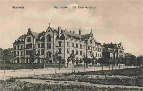 AK / Ansichtskarte 73975189 Saarlouis_Saarlautern Gymnasium mit Krankenhaus