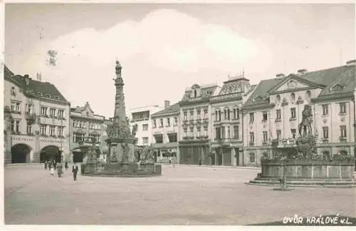 AK / Ansichtskarte  Dvur_Kralove_nad_Labem_Koeniginhof_Elbe_CZ Stadtplatz Brunnen