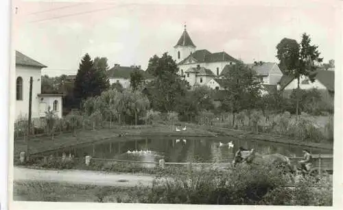 AK / Ansichtskarte  Netvorice_Benesov_u_Prahy_Beneschau_CZ Kostel Kirche Teich