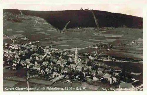 AK / Ansichtskarte 73975420 Oberwiesenthal_Erzgebirge Panorama Blick zum Fichtelberg Original Fliegeraufnahme