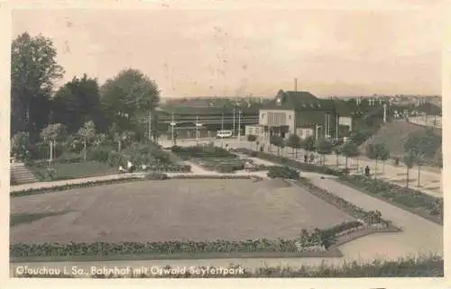 AK / Ansichtskarte  Glauchau_Sachsen Bahnhof mit Oswald Seyfenpark