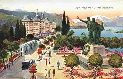 AK / Ansichtskarte 73975798 Stresa_Borromeo_Lago_Maggiore_IT Panorama Denkmal Hotel Lago Maggiore Alpen Kuenstlerkarte