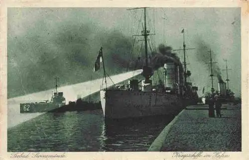 AK / Ansichtskarte  Swinemuende_SWINOUJSCIE_PL Kriegsschiff im Hafen