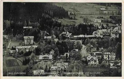 AK / Ansichtskarte  Bad_Flinsberg_Swieradow_Zdroj_PL Panorama Brunnenstrasse und Kurplatz