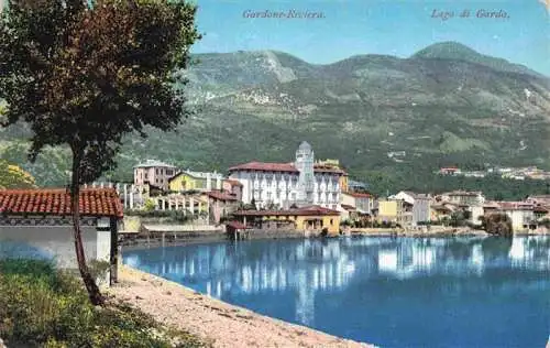 AK / Ansichtskarte 73976365 Gardone_Riviera_di_Garda_IT Partie am Ufer