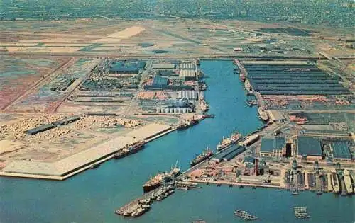 AK / Ansichtskarte  Port_Newark_New_Jersey_USA with Newark in the background aerial view