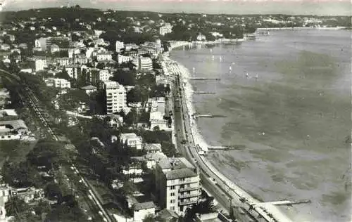 AK / Ansichtskarte  JUAN-LES-PINS_Antibes_06 Vue générale aérienne au fond le phare du Cap d'Antibes