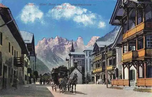 AK / Ansichtskarte  Ampezzo_Cortina_d_Ampezzo_Suedtirol_IT Hotel Baur an der Dolomitenstrasse Pferdekutsche Dolomiten