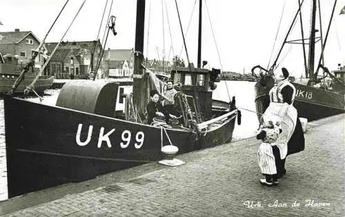 AK / Ansichtskarte  Urk_Flevoland_NL Aan de Haven