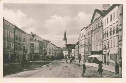 AK / Ansichtskarte 73977177 Mattighofen_Innviertel_Oberoesterreich_AT Hauptstrasse Stadtzentrum Blick zur Kirche