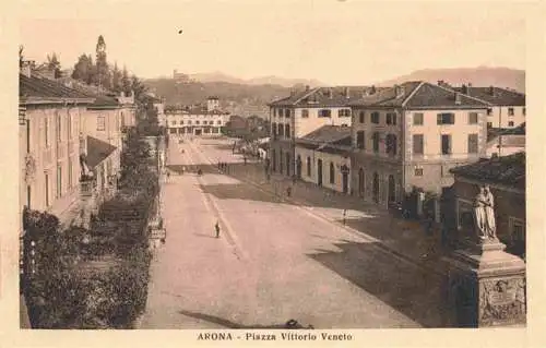 AK / Ansichtskarte  Arona_Lago_Maggiore_IT Piazza Vittorio Veneto Monumento