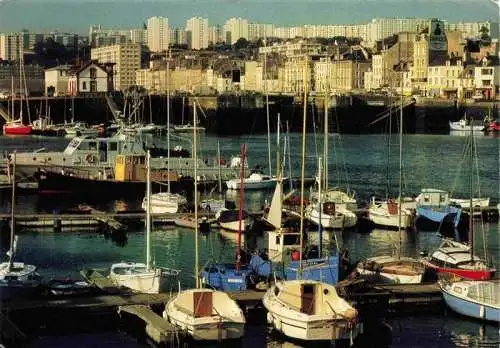 AK / Ansichtskarte 13978437 Cherbourg_50_Manche Bateaux de plaisance dans l'avant port