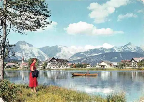 AK / Ansichtskarte 73978454 Seefeld_Tirol Uferpartie am See Blick gegen Wettersteingebirge