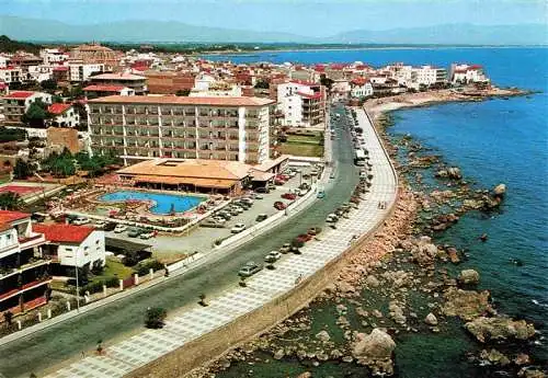 AK / Ansichtskarte  La_Escala_Costa_Brava_ES Paseo Marítimo Hotel Nieves Mar vista aérea