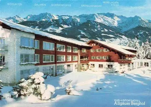 AK / Ansichtskarte  Sonthofen__Oberallgaeu Kur- und Sporthotel Allgaeuer Berghof Winterpanorama Alpen