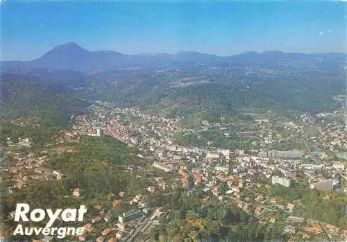 AK / Ansichtskarte  Royat_63-les-Bains Panorama Station thermale au loin Puy de Dôme et la chaîne des puys vue aérienne