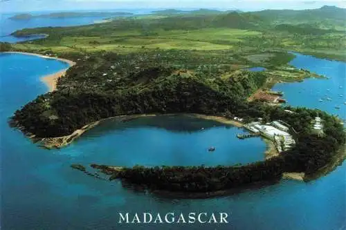 AK / Ansichtskarte  Madagascar Nasy Be vue aerienne du cratere et d'Ambatoloaka