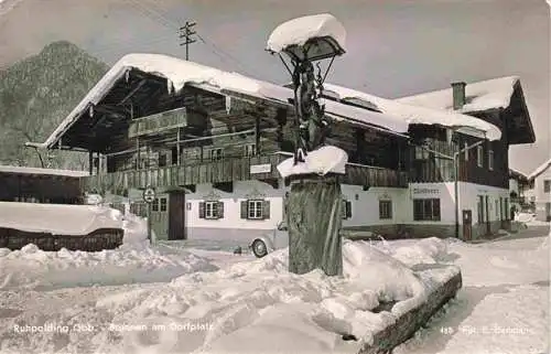 AK / Ansichtskarte  Ruhpolding Brunnen am Dorfplatz