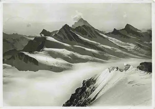 AK / Ansichtskarte  Moench_4107m_BE Suedgrat mit Blick auf Agasalzhorn Fiescherhoerner Finsteraarhorn Gruenberg