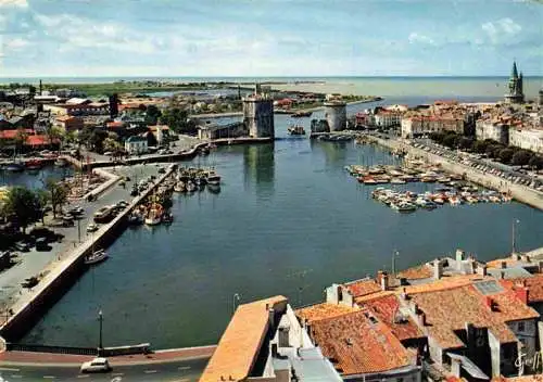 AK / Ansichtskarte  LA_ROCHELLE_17_Charente-Maritime Le Grand Bassin Tour de la Chaîne Tour Saint Nicolas Tour des Quatre Sergents