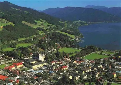 AK / Ansichtskarte  Mondsee_Salzkammergut_AT Fliegeraufnahme mit Pfarrkirche und Schloss