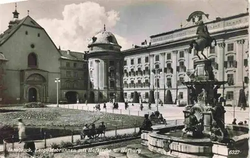 AK / Ansichtskarte 73982275 INNSBRUCK_Tirol_AT Leopoldobrunnen mit Hofkirche und Hofburg