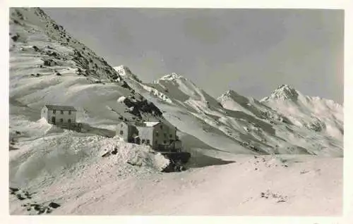 AK / Ansichtskarte  Similaunhuette mit Kreuzspitze und oetztaler Alpen