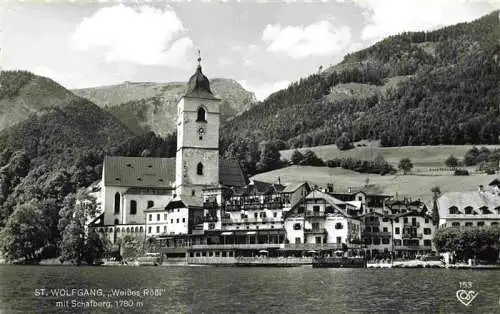 AK / Ansichtskarte 73982407 ST_WOLFGANG__Wolfgangsee_Oberoesterreich_AT Weisses Roessl mit Schafberg und Kirche