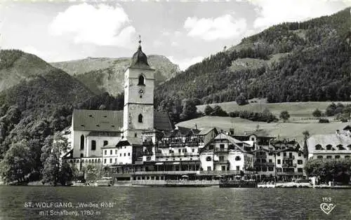 AK / Ansichtskarte  ST_WOLFGANG__Wolfgangsee_Oberoesterreich_AT Weisses Roessl mit Schafberg und Kirche