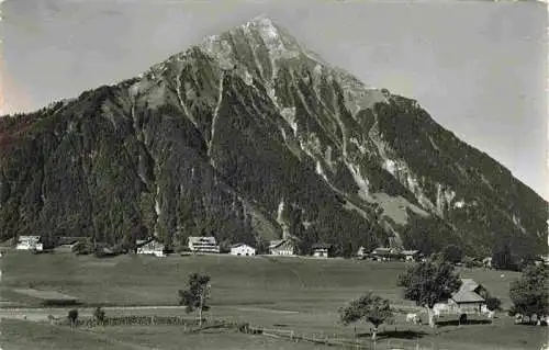 AK / Ansichtskarte  Aeschi_BE Haeusergruppe mit Niesen