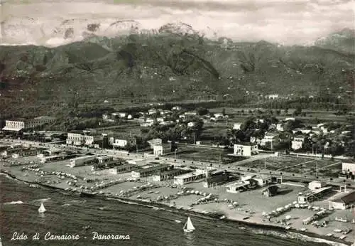 AK / Ansichtskarte 73982975 CAMAIORE_Toscana_IT Panorama Strand Berge