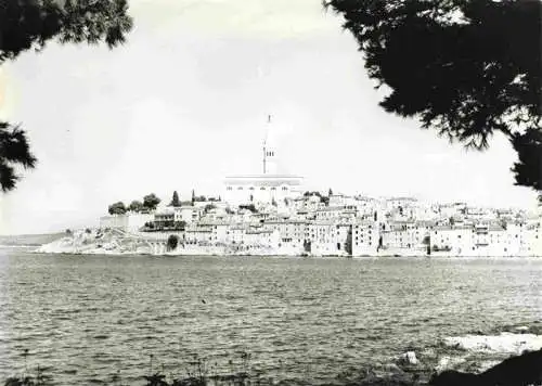 AK / Ansichtskarte  Rovinj_Rovigno_Istrien_Croatia Uferpartie am Wasser Blick zur Altstadt Halbinsel