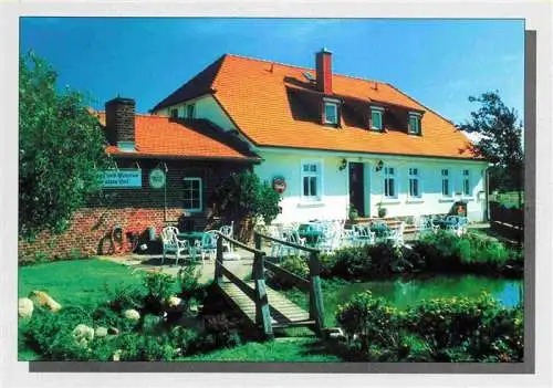 AK / Ansichtskarte 73983357 Sommerfeld_Kremmen Landgasthof und Pension Zum alten Hof Terrasse Teich