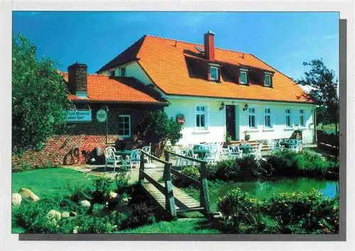 AK / Ansichtskarte 73983358 Sommerfeld_Kremmen Landgasthof und Pension Zum alten Hof Terrasse Teich