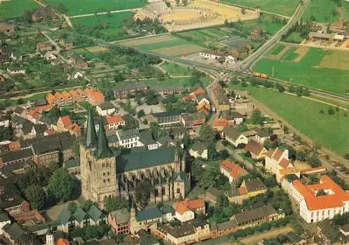 AK / Ansichtskarte 73983382 Xanten Dom mit Stadtkern Amphitheater