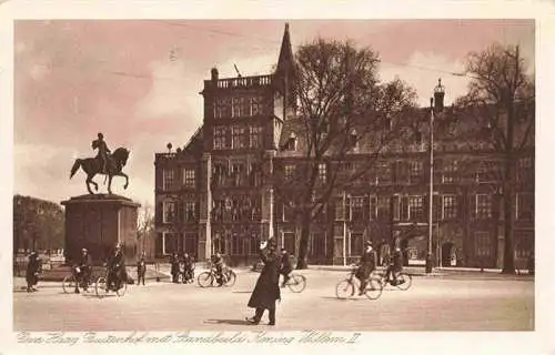 AK / Ansichtskarte 73983459 DEN_HAAG_La_Haye_NL Buitenhof met Standbeeld Koning Willem II