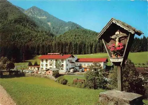 AK / Ansichtskarte 73983842 Inzell Gasthof Schmelz mit Rauschberg Wegekreuz