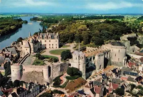 AK / Ansichtskarte  Amboise_37_Indre-et-Loire Ensemble du château Chapelle St. Hubert Jardins Collection Châteaux de la Loire vue aérienne