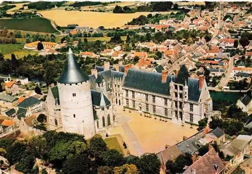 AK / Ansichtskarte  Chateaudun_28_Eure-et-Loir Château Donjon Aile Dunois et la Sainte Chapelle Aile Longeville vue aérienne
