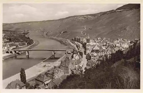 AK / Ansichtskarte  BERNKASTEL-KUES_Berncastel Panorama Blick ueber die Mosel Weinberge