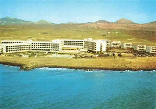 AK / Ansichtskarte 73985318 Lanzarote_Kanarische Inseln_ES Hotel San Antonio Playa de Los Pocillos Fliegeraufnahme