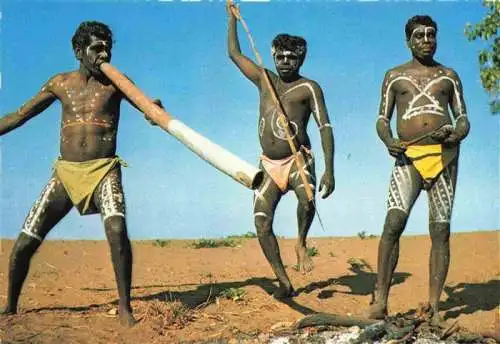 AK / Ansichtskarte 73985424 Gympie_Australia Australian aborigines Musicians with music sticks and didgeridoo