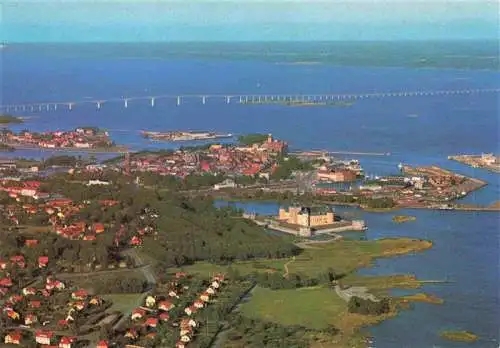 AK / Ansichtskarte 73985592 Kalmar_Sweden Fliegeraufnahme Residenz Garnison und Hafenstadt Schloss Domkirche
