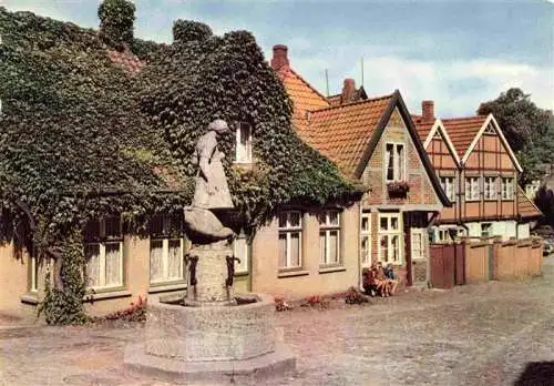 AK / Ansichtskarte  Ploen_am_See_Schleswig-Holstein Gaenseliesel Brunnen