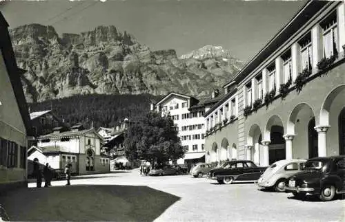 AK / Ansichtskarte  Leukerbad_Loueche-les-Bains_VS Dorfplatz Blick gegen Platterhoerner und Rinderhorn Walliser Alpen